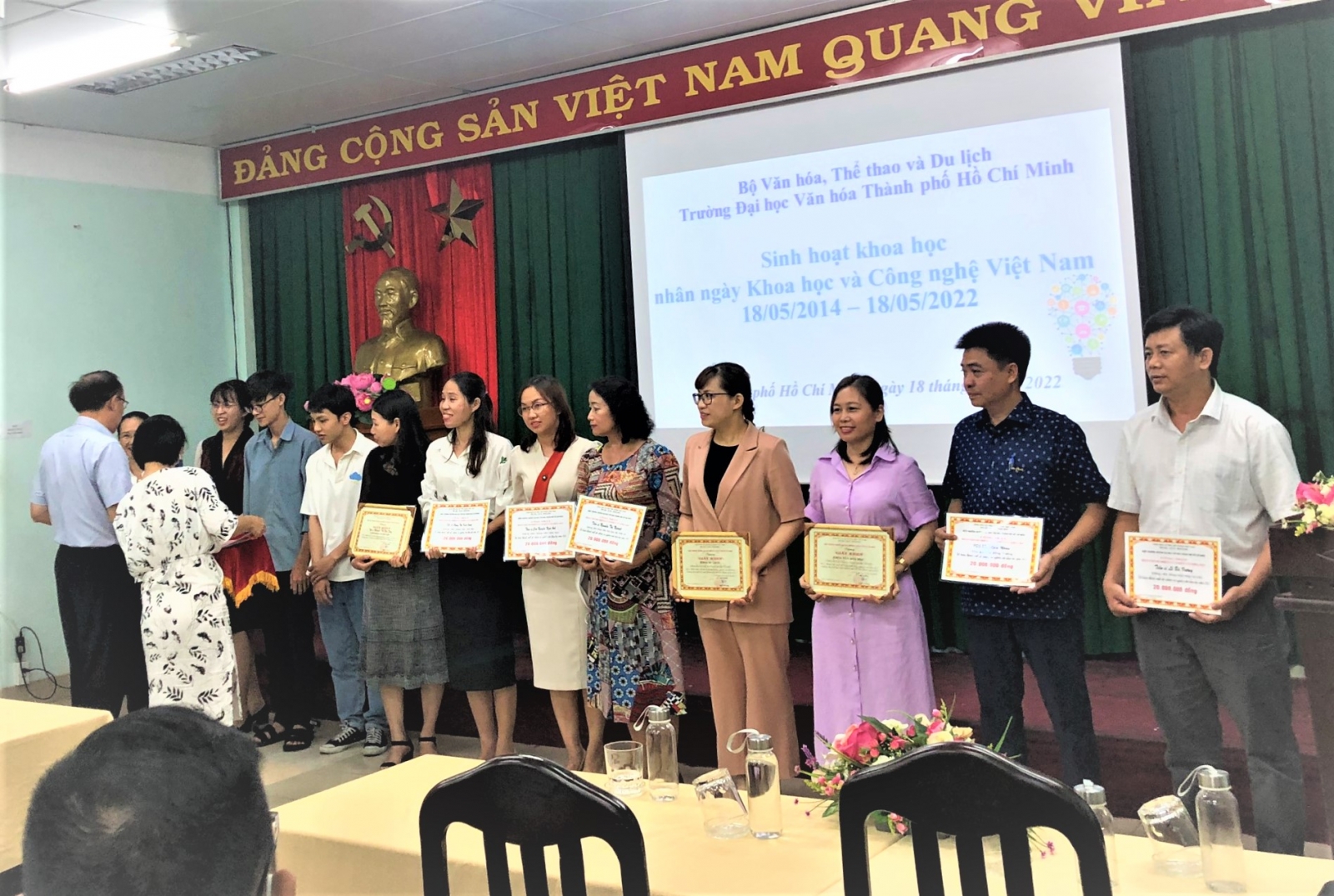 Sinh hoạt khoa học nhân ngày Khoa học và Công nghệ Việt Nam 